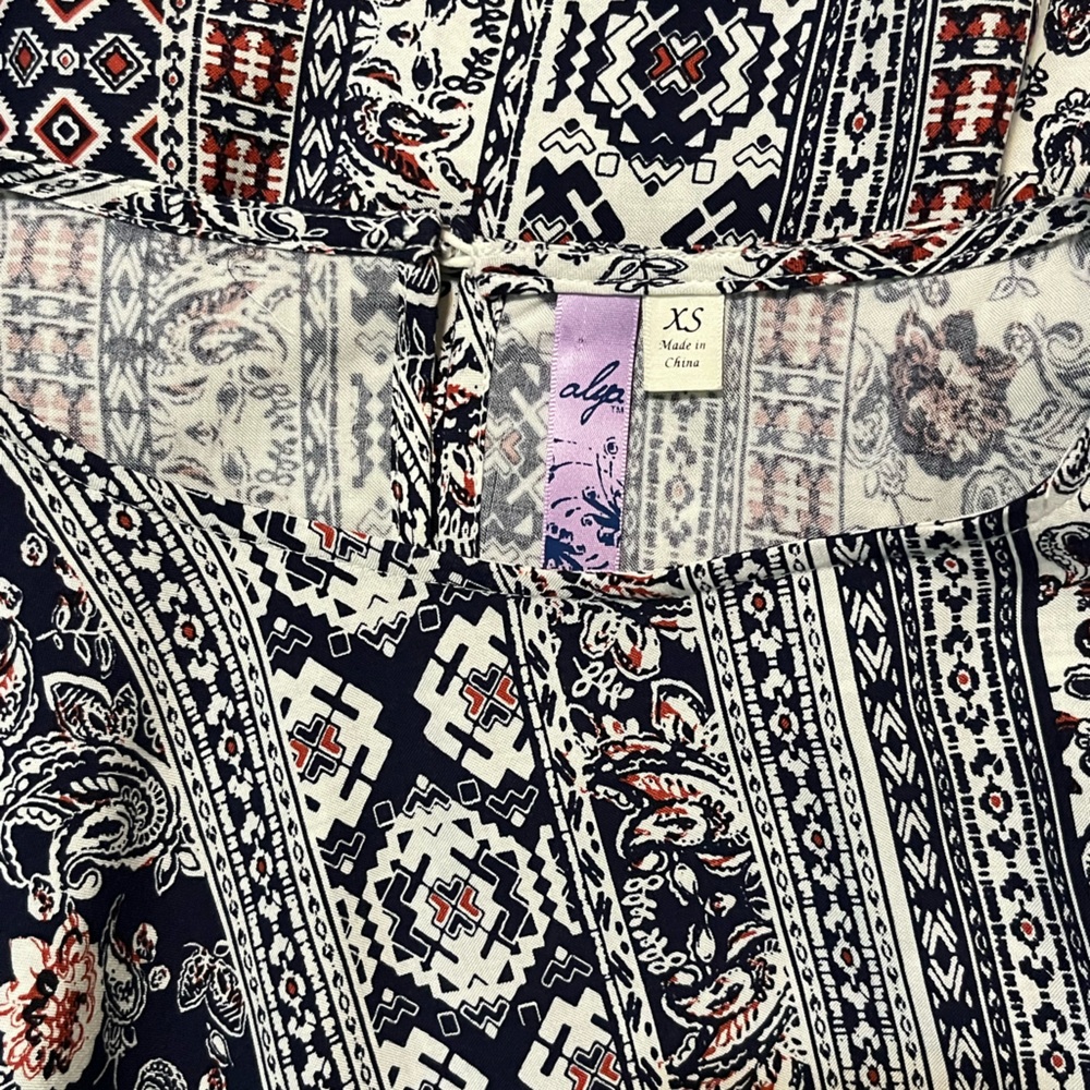 🔥 Rayon Patterned Asymmetrical Blouse - Picture 4 of 5